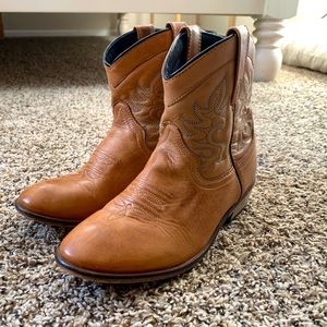 Dingo Embroidered Western Ankle Boot